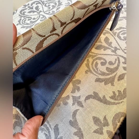 Beautiful Coach Signature C Wallet With Leather Lining - Picture 7 of 7
